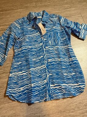 Foxcroft NYC Blue Wave Button Down Shirt Coastal Beachy Resort Wear Size 2 NWT